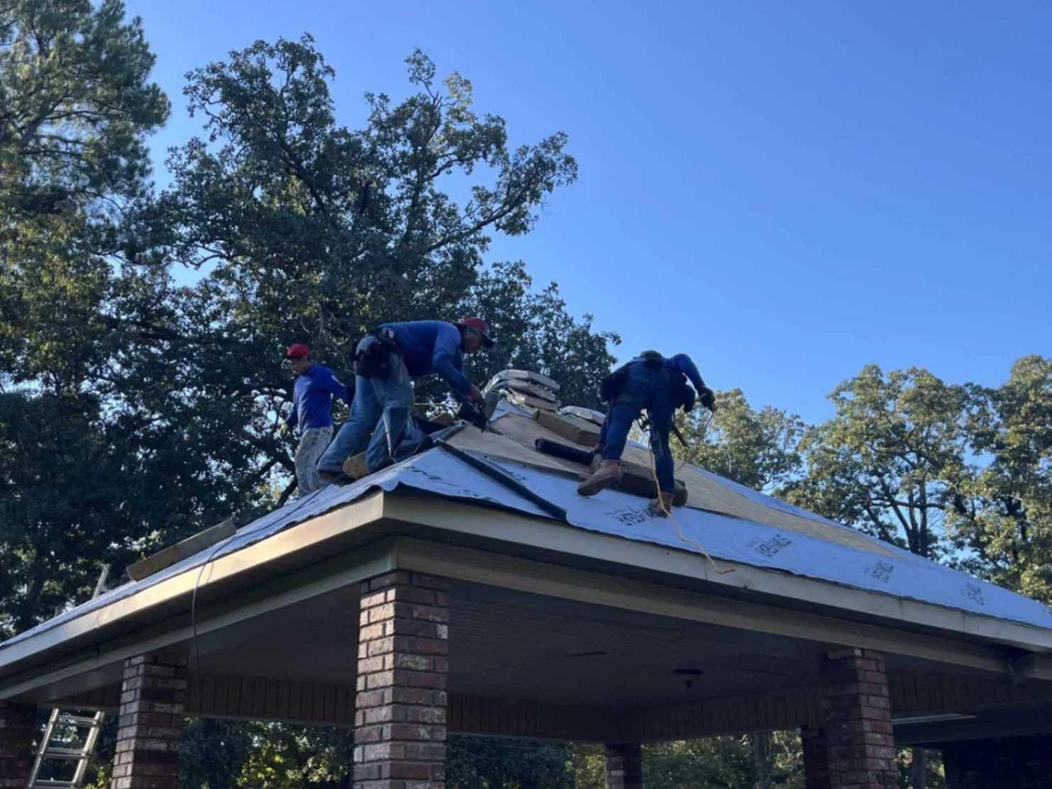 Emergency Roof Repair in Shreveport and Nearby Cities: What to Do in the First Hour